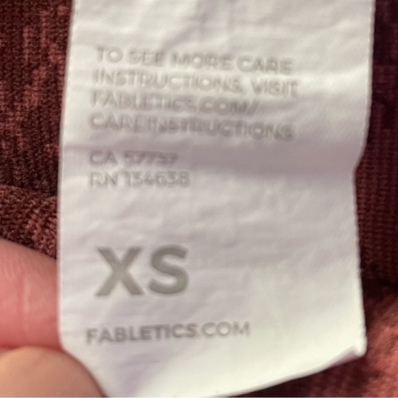 Fabletics Kamila Seamless Long Sleeve Cropped Workout Top Size XS - Picture 5 of 7